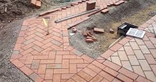 Укладка тротуарной плитки в Серпухове в октябре
