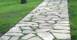 Профессиональная укладка камня на дорожки в Серпухове в октябре